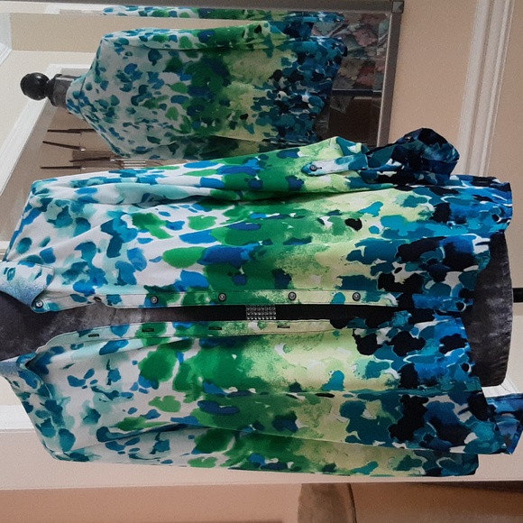 NY🌱CollectionFloral loose, flowy blouse. Size S Oversized. - Picture 2 of 5